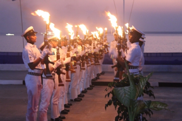 નેવી ડે ની ઉજવણી અંતર્ગત ઇન્ડિયન નેવી દ્વારા પોરબંદરની ચોપાટી ખાતે ખાસ કાર્યક્રમ યોજાયો.