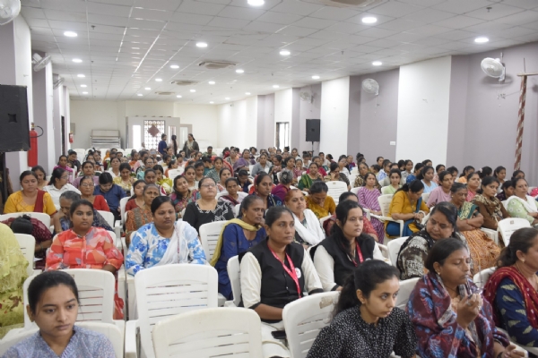 પોરબંદર ખાતે “મહિલા સ્વરોજગાર મેળો – લોન મેળો” યોજાયો.