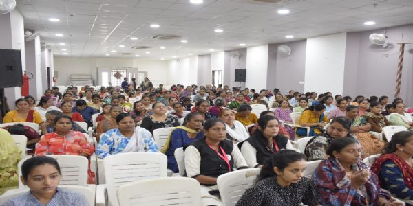 પોરબંદર ખાતે “મહિલા સ્વરોજગાર મેળો – લોન મેળો” યોજાયો