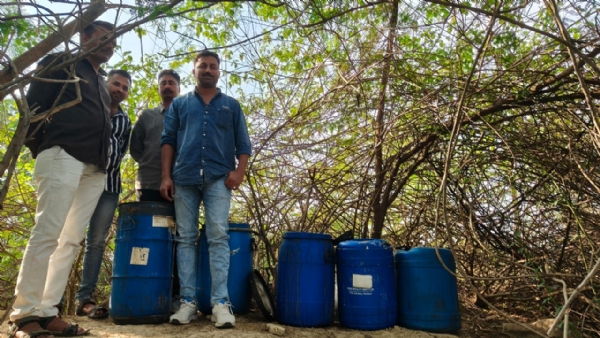 રાણાવાવ પોલીસે બરડા ડુંગરમાં ચાલતી દેશી દારૂની 2 ભઠ્ઠી તોડી પાડી.