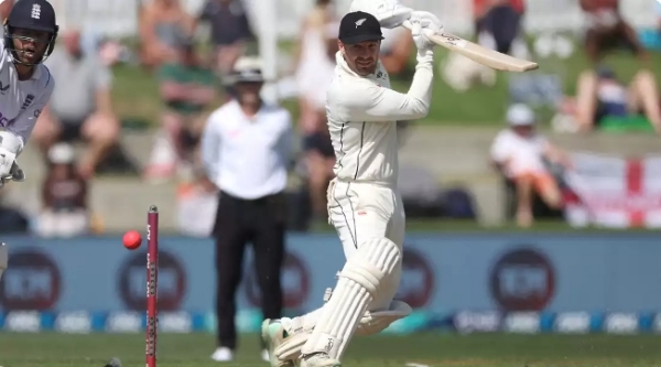 વિકેટકીપર-બેટ્સમેન ટોમ બ્લંડેલ વિકેટકીપર-બેટ્સમેન ટોમ બ્લંડેલ