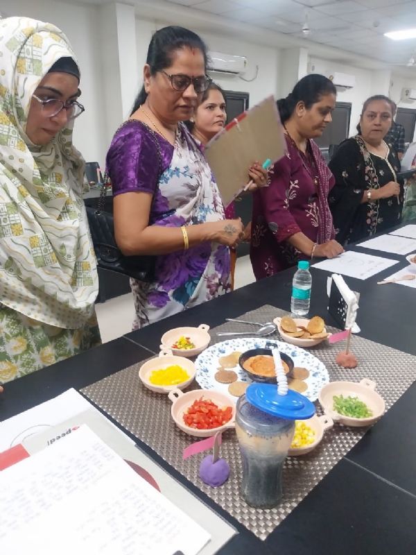 પોરબંદર મનપા દ્વારા વાનગી સ્પર્ધાનું આયોજન કરાયું. પોરબંદર મનપા દ્વારા વાનગી સ્પર્ધાનું આયોજન કરાયું.