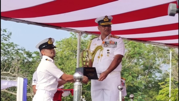 ઉત્કૃષ્ટ પાઇલટ્સને સ્વર્ણ પંખ પુરષ્કાર એનાયત કરાયા