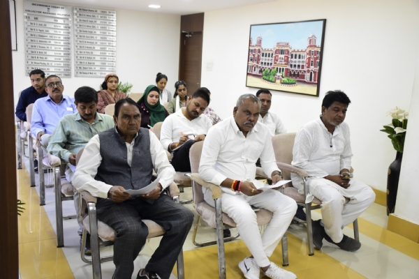 નર્મદા જિલ્લા ચૂંટણી અધિકારીની SIRની કામગીરી સંદર્ભે માન્ય રાજકીય પક્ષોના પ્રતિનિધિઓ સાથે બેઠક