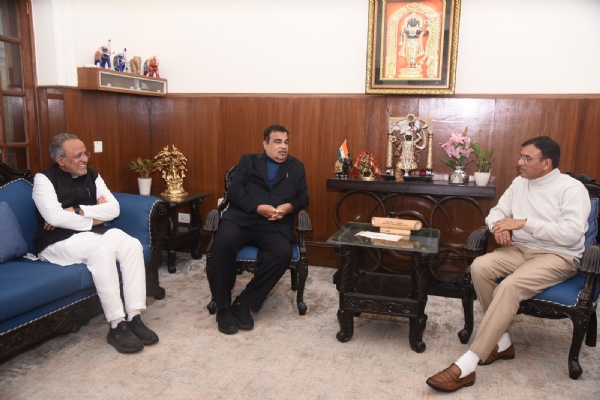 પોરબંદરના સાંસદ અને કેન્દ્રીય મંત્રી અને પોરબંદરના કેબિનેટ મંત્રીએ નીતિન ગડકરીની મુલાકાત કરી. પોરબંદરના સાંસદ અને કેન્દ્રીય મંત્રી અને પોરબંદરના કેબિનેટ મંત્રીએ નીતિન ગડકરીની મુલાકાત કરી.