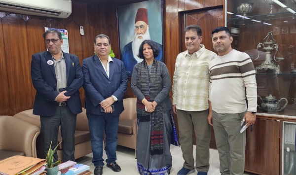 A delegation from the Word Memon Organization visited Aligarh University.