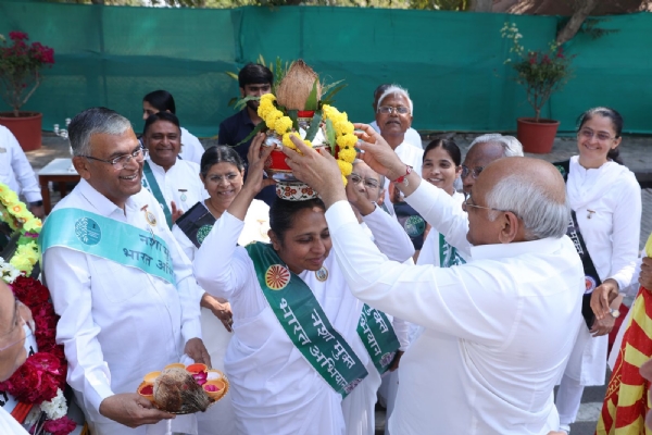 નશામુક્ત ભારત અભિયાનની સેવા યોજના વાન