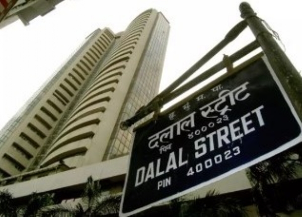 Pressure on stock market in early trade, Sensex and Nifty fall