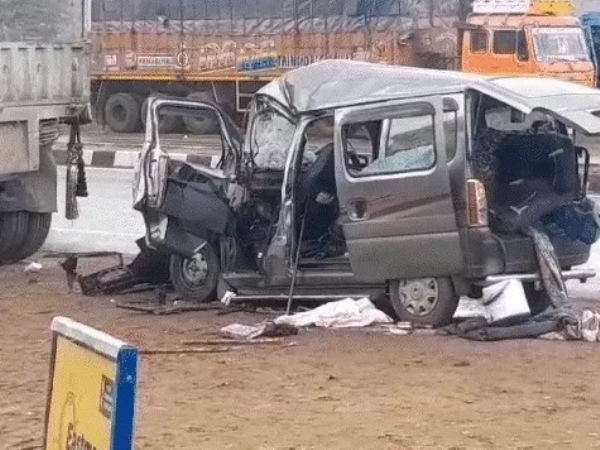 Car returning from Mahakumbh collides with trailer, five people die