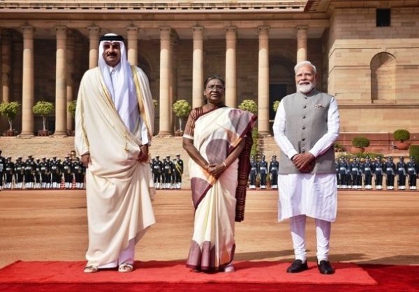 Qatars Emir receives grand welcome at Rashtrapati Bhavan, guard of honour