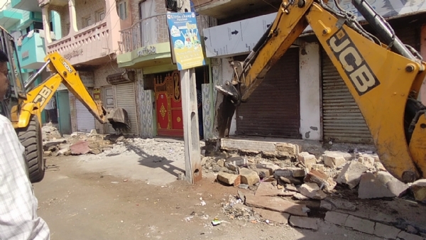 The Municipal Corporation has resumed demolition work in the city.