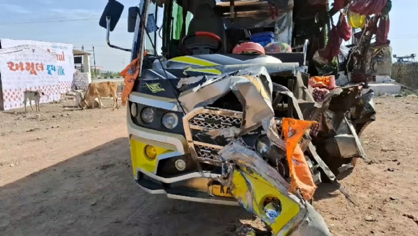 Two pilgrims die in accident near Kuchdi.