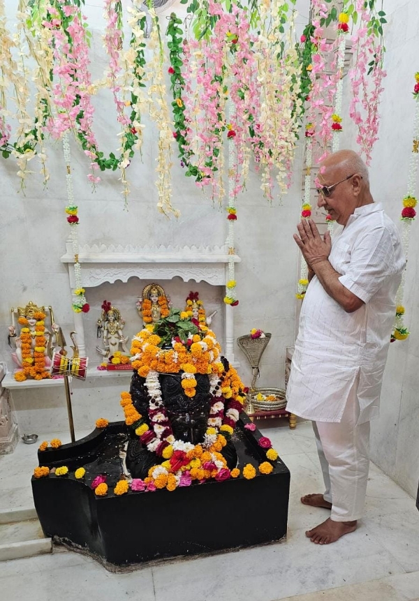 Jai Eklingji... The sky-shaking sound of Har Har Mahadev echoed... A devotional atmosphere was created here and there and everywhere...