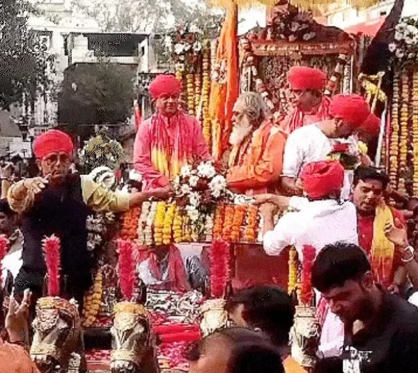 For the first time in 614 years, Nagardevi Nagarcharya in Ahmedabad attracted a large number of people.