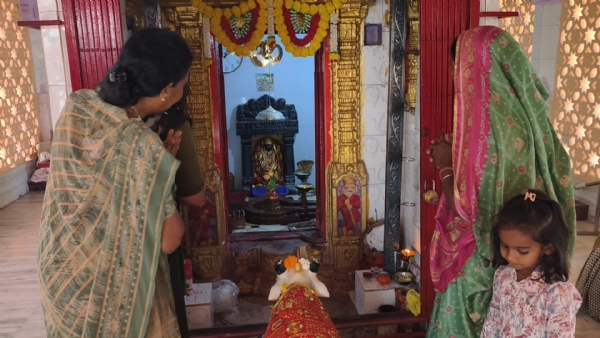 Crowds of devotees on the occasion of Mahashivaratri.