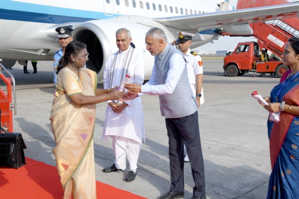 President Draupadi Murmu visits Gujarat, makes a short stay in Vadodara