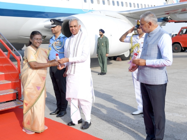 President Draupadi Murmu visits Gujarat, makes a short stay in Vadodara