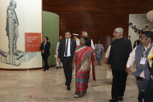 President Draupadi Murmu reached the Statue of Unity and paid tribute to the statue of Sardar Saheb