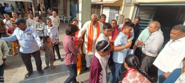 Gujarat Board Class 10-12 exams begin today, students were given tilak and flowers to enter the center