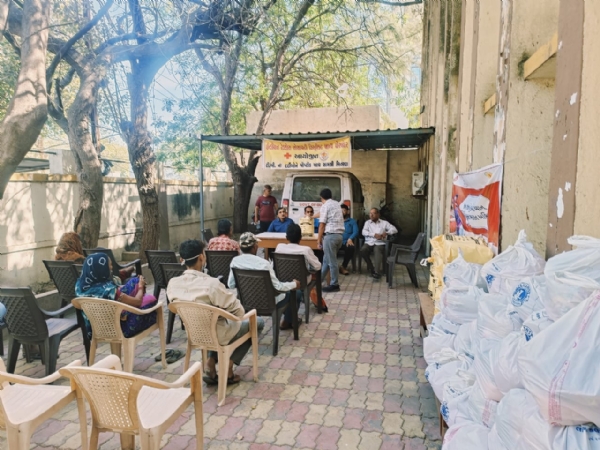 Red Cross donates food kits to TB patients.