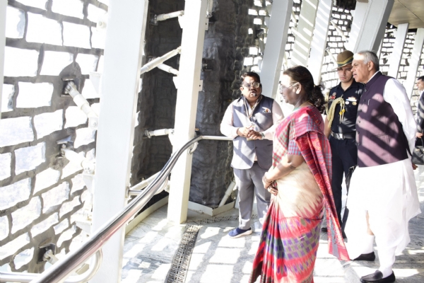 President Draupadi Murmu reached the Statue of Unity and paid tribute to the statue of Sardar Saheb