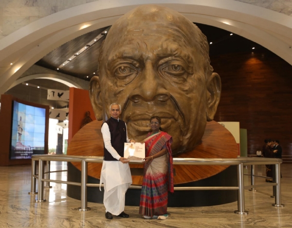 President Draupadi Murmu reached the Statue of Unity and paid tribute to the statue of Sardar Saheb