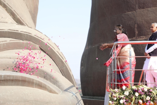 President Draupadi Murmu reached the Statue of Unity and paid tribute to the statue of Sardar Saheb