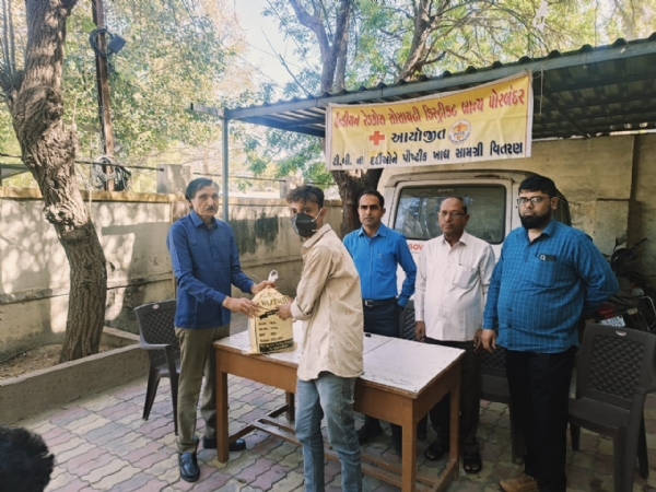 Red Cross donates food kits to TB patients.