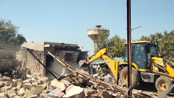 Demolition was carried out by the administration in the Khapat area.