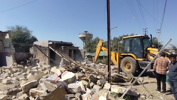 Demolition was carried out by the administration in the Khapat area.