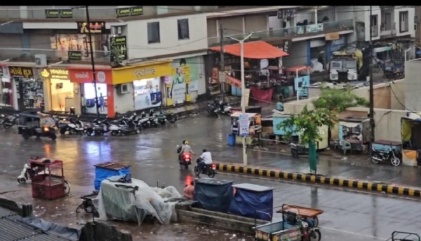 વેરાવળમાં વીજળીના કડાકા ભડાકા સાથે ધોધમાર વરસાદ
