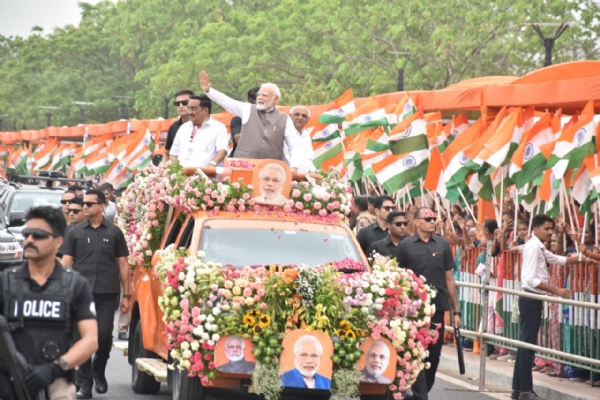 ગાંધીનગર ખાતે ભવ્ય રોડશો
