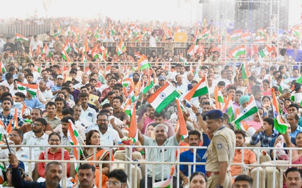 પ્રધાનમંત્રી નરેન્દ્ર મોદી ભુજ ખાતે