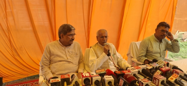 પત્રકાર પરિષદમાં ચંપાત રાય પત્રકાર પરિષદમાં ચંપાત રાય