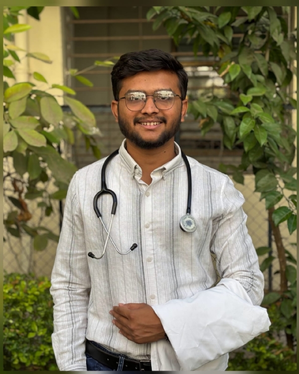 Yash Kumar Patel from Vavdi village of Malpur taluka made Aravalli district proud by securing seventeenth rank in the INICET examination at the All India level.