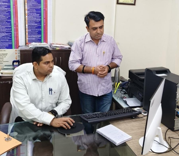 ચૂંટણી અધિકારી અને કલેક્ટર અનિલ રાણાવસિયાની દેખરેખમાં પ્રથમ રેન્ડમાઇઝેશન