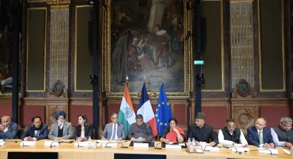 ફ્રાન્સમાં રવિશંકર પ્રસાદ ના ગ્રુપ ની ચર્ચા