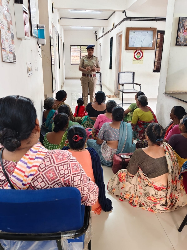 મહિલા પોલીસ સ્ટેશન દ્વારા ત્રણ વાત તમારી ત્રણ વાત અમારી કાર્યક્રમનું આયોજન કરાયું.