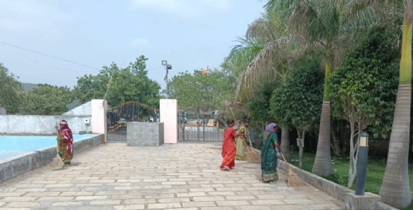 રાણાવાવ નગરપાલિકા દ્વારા જાબુવંત ગુફા વિસ્તારમાં સાફ સફાઈ કરાઈ.