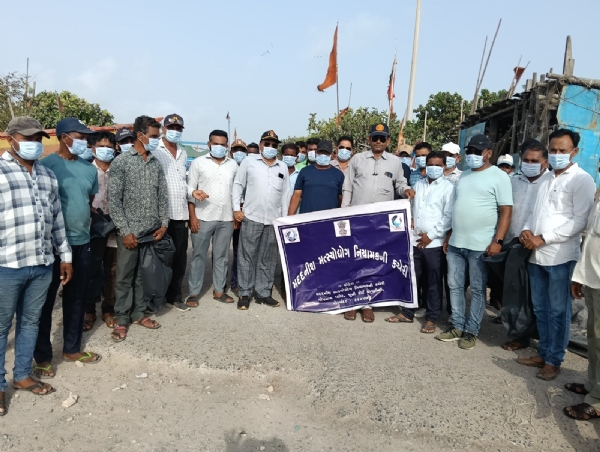 પ્લાસ્ટિકનો ઉપયોગ ઘટાડવા અને પ્રદૂષણ રોકવા પોરબંદરના માછીમારોની પહેલ.