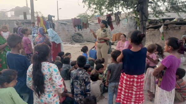 પોરબંદરના સ્લમ વિસ્તારમાં વ્યસન મુકિત અંગેનો કાર્યક્રમ યોજાયો.