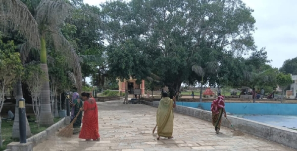 રાણાવાવ નગરપાલિકા દ્વારા જાબુવંત ગુફા વિસ્તારમાં સાફ સફાઈ કરાઈ.
