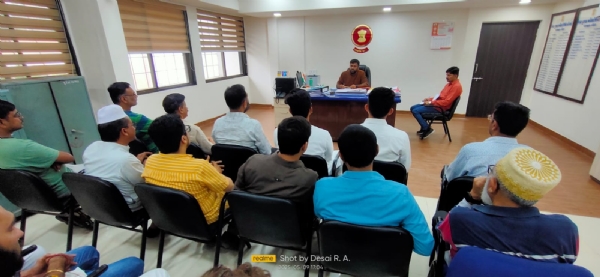 પ્રવર્તમાન પરિસ્થિતિને ધ્યાને લઈ જિલ્લા પુરવઠા અધિકારી ડૉ.ભાર્ગવ ડાંગર દ્વારા પેટ્રોલપંપ સંચાલકોને જરૂરી સૂચનો અપાયા-૧