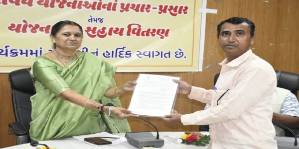 ગીર સોમનાથ જિલ્લા પંચાયત પ્રમુખ મંજૂલાબહેન મૂછારના અધ્યક્ષસ્થાને, સમાજ કલ્યાણ શાખાનો યોજનાકીય સહાય વિતરણ કાર્યક્રમ યોજાયો