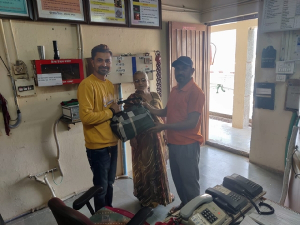 બેગ મૂળ માલિકને પરત