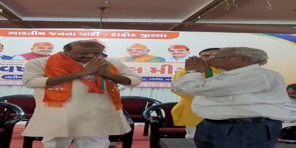કેન્દ્રમાં નરેન્દ્ર મોદી સરકારના 11 વર્ષ પૂર્ણ થતા દાહોદમાં એક પ્રદર્ષની પ્રોફેશનલ મીટ અને પ્રેસ મીટ નું થયું આયોજન