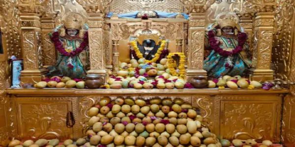 ચાણસ્માના શેષનારાયણ મંદિરમાં 101 કિલો કેસર કેરીનો અનોખો મનોરથ