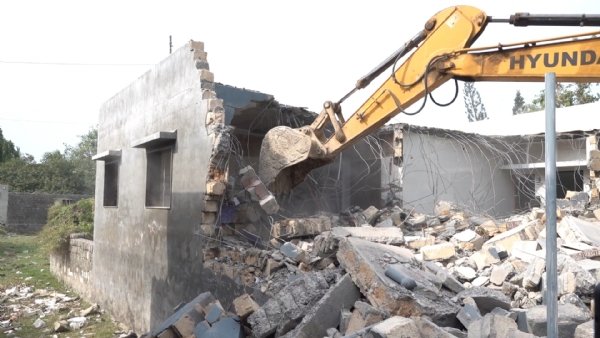 પોરબંદર શહેરમાં મનપા દ્વારા ડીમોલેશન શરૂ કરાયું. પોરબંદર શહેરમાં મનપા દ્વારા ડીમોલેશન શરૂ કરાયું.