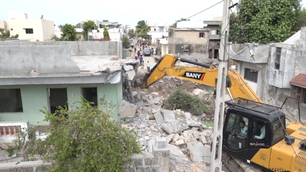 પોરબંદર શહેરમાં મનપા દ્વારા ડીમોલેશન શરૂ કરાયું. પોરબંદર શહેરમાં મનપા દ્વારા ડીમોલેશન શરૂ કરાયું.