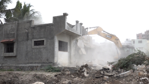 પોરબંદર શહેરમાં મનપા દ્વારા ડીમોલેશન શરૂ કરાયું. પોરબંદર શહેરમાં મનપા દ્વારા ડીમોલેશન શરૂ કરાયું.